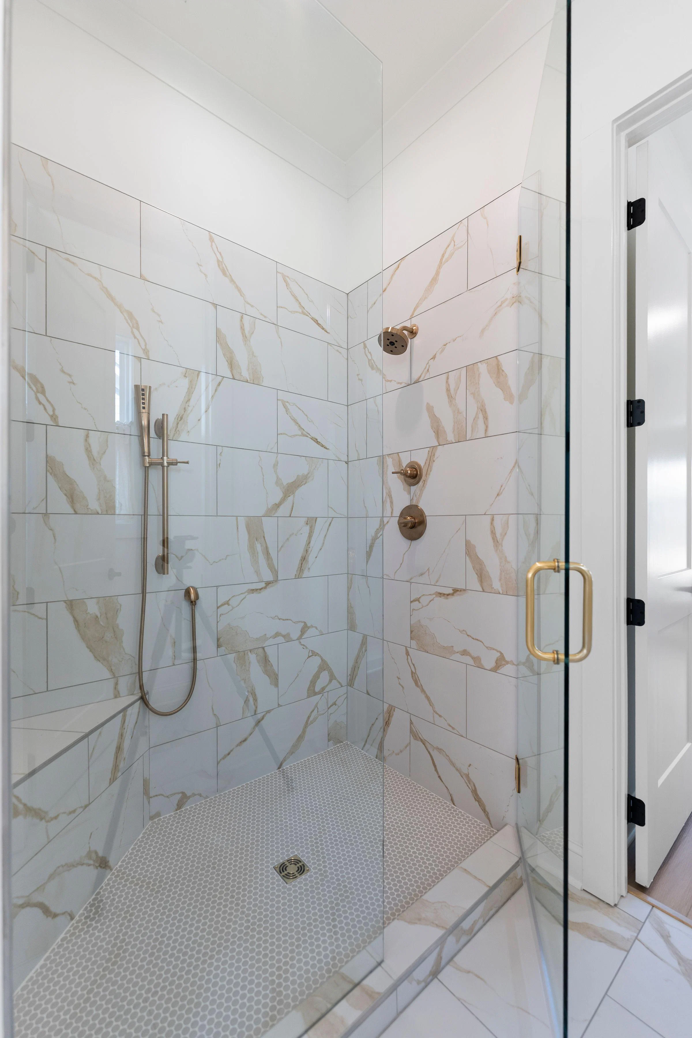 Chestnut B Primary Bath