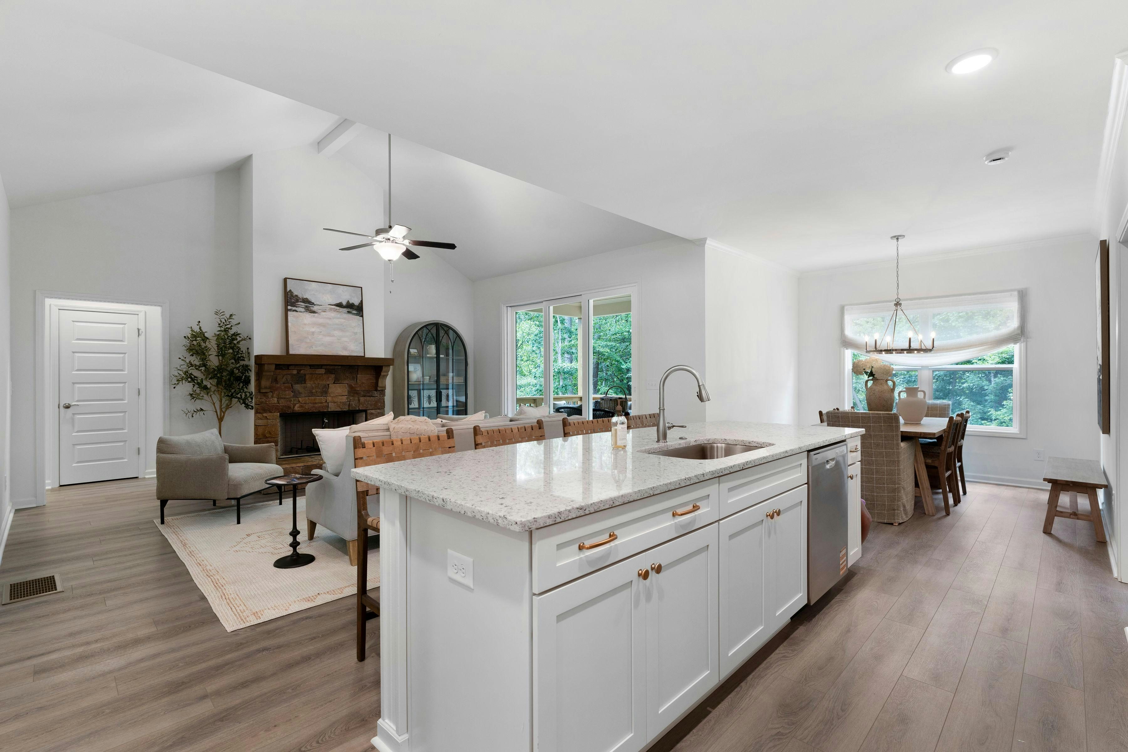 Reinhardt Kitchen/Living Area