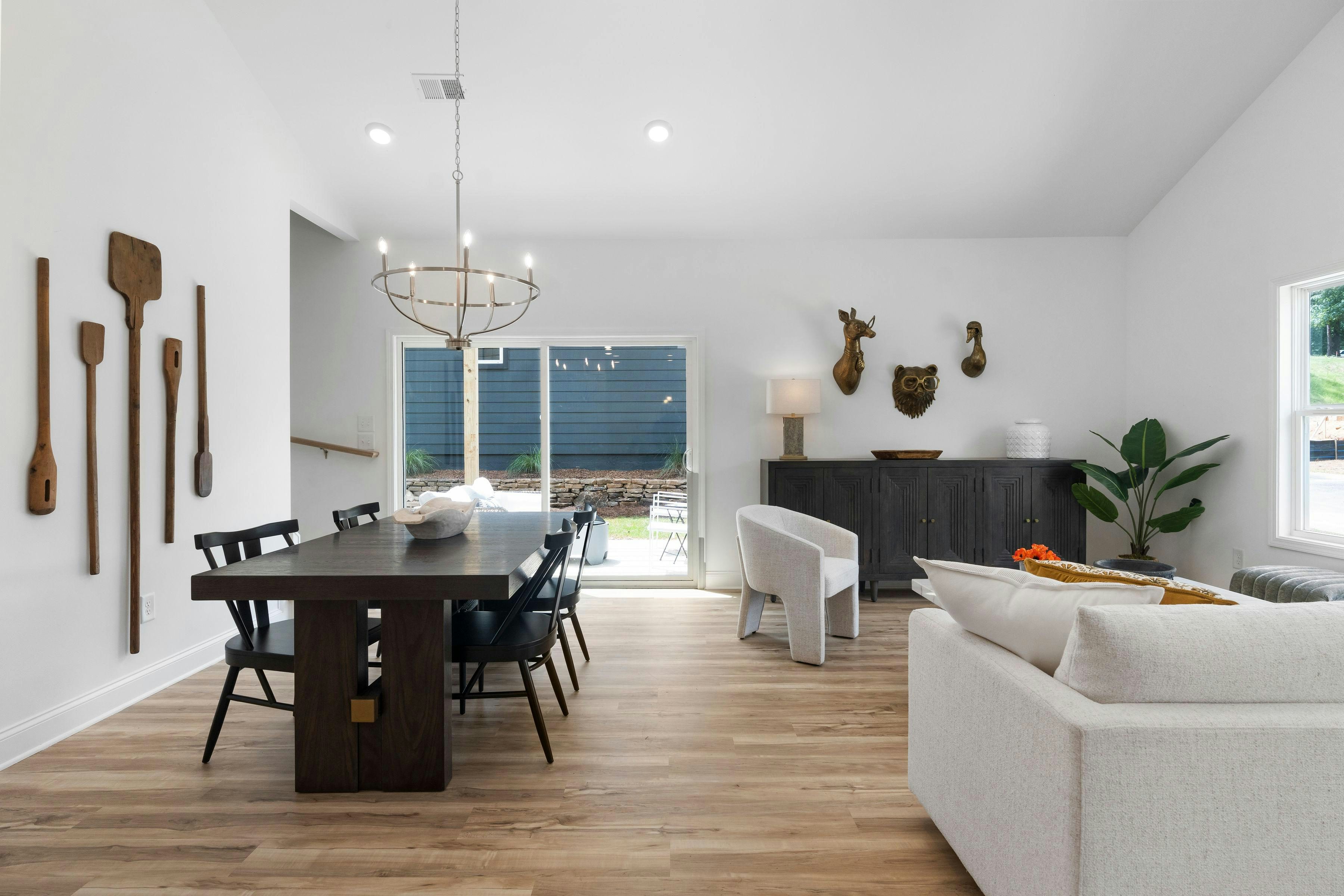 Red Cloud Cottage Dining and Living Area