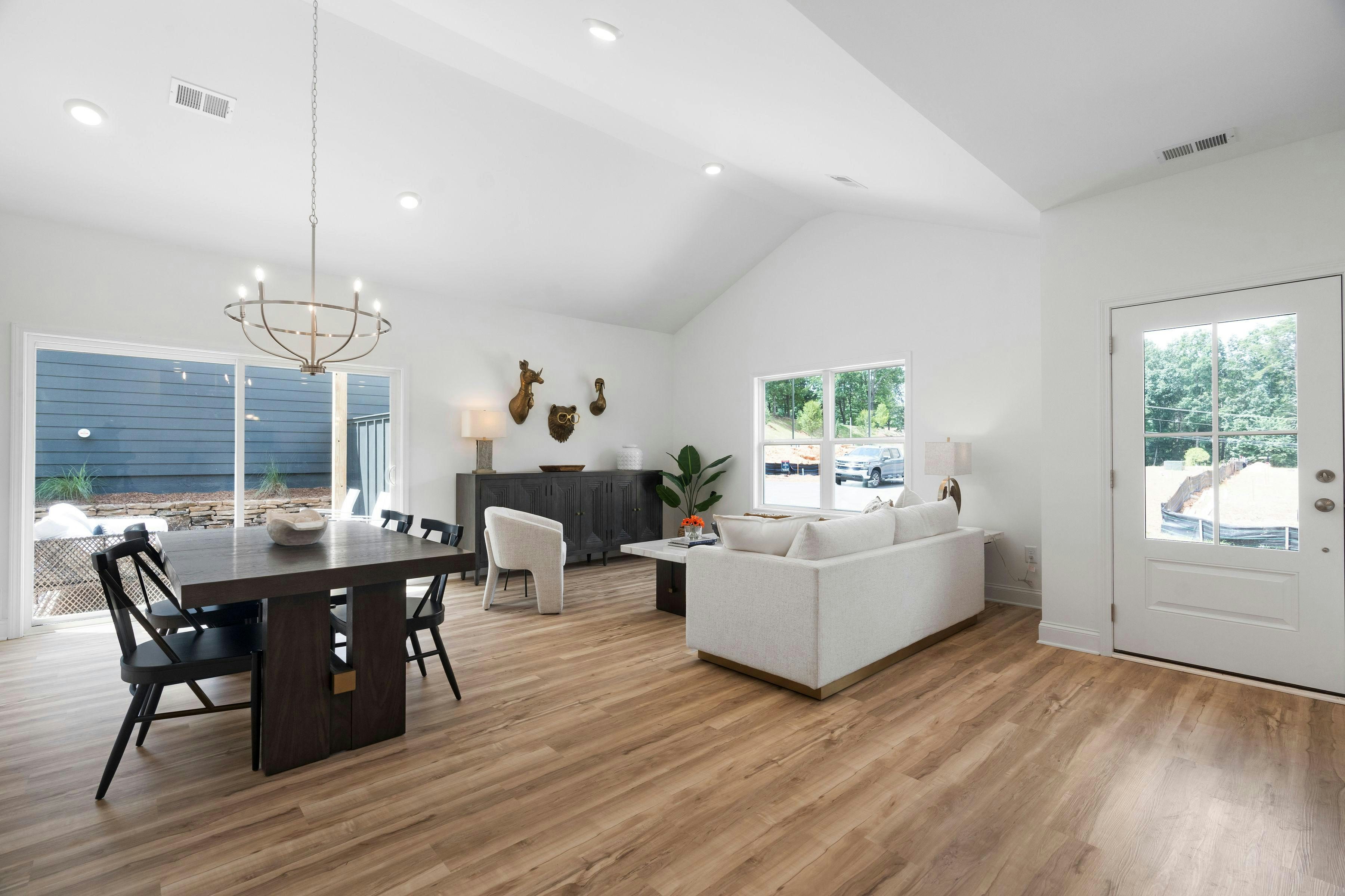 Red Cloud Cottage Dining and Living Area